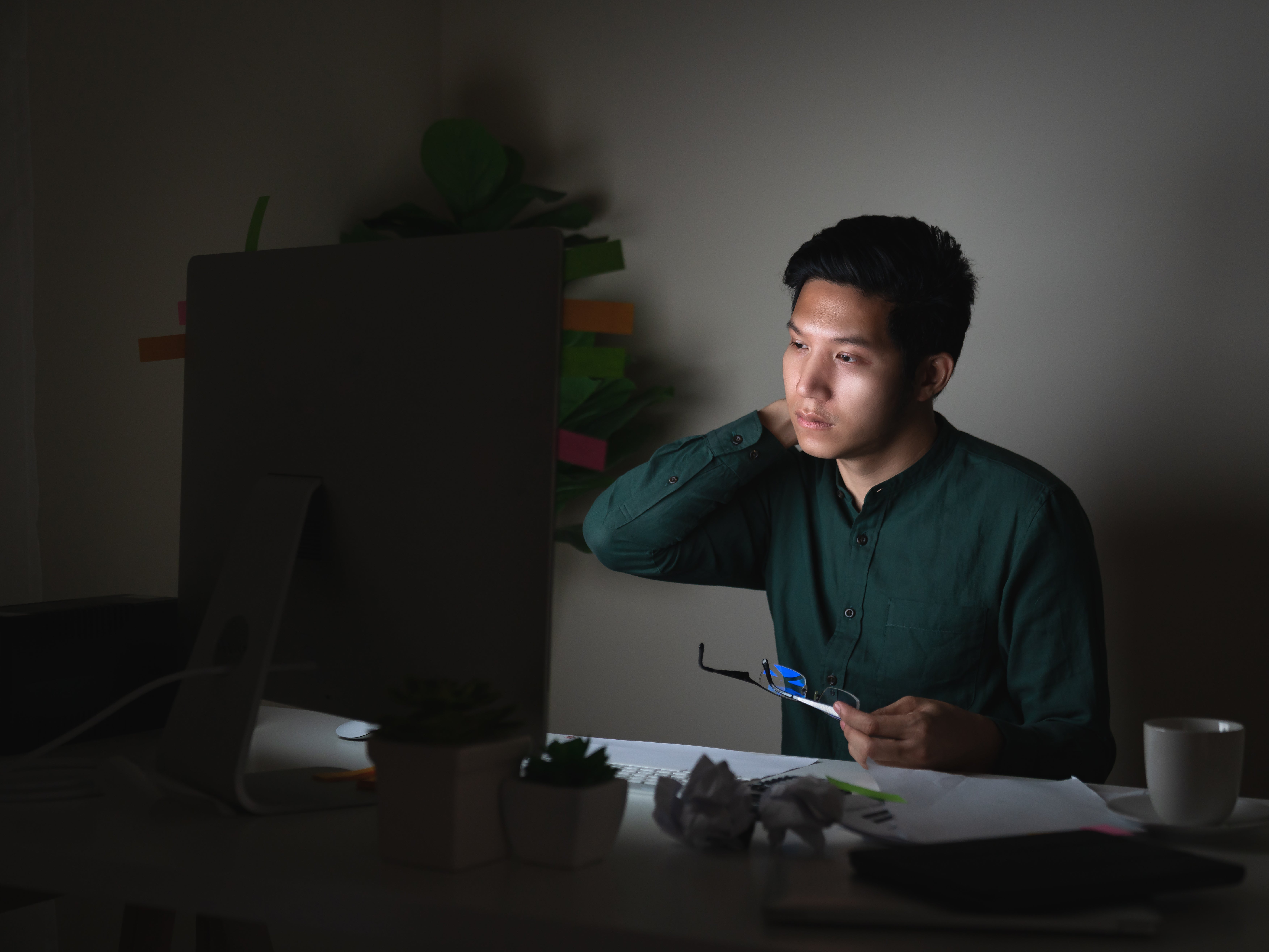 Pandemia de COVID ha empeorado la “epidemia de horas extras ocultas”, dice un grupo de expertos