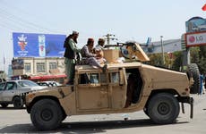 Mujeres atrapadas en Afganistán plagadas de miedo mientras los talibanes aumentan el control