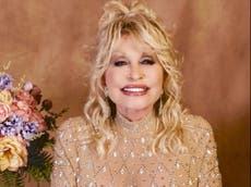 Dolly Parton dice que ha tenido “más crédito del que merezco” por el éxito de la vacuna Moderna