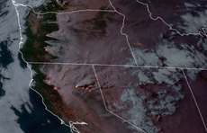 Satélites muestran que incendios forestales se extienden hacia el este de los condados de California, habitantes podrían perder energía para evitar incendios