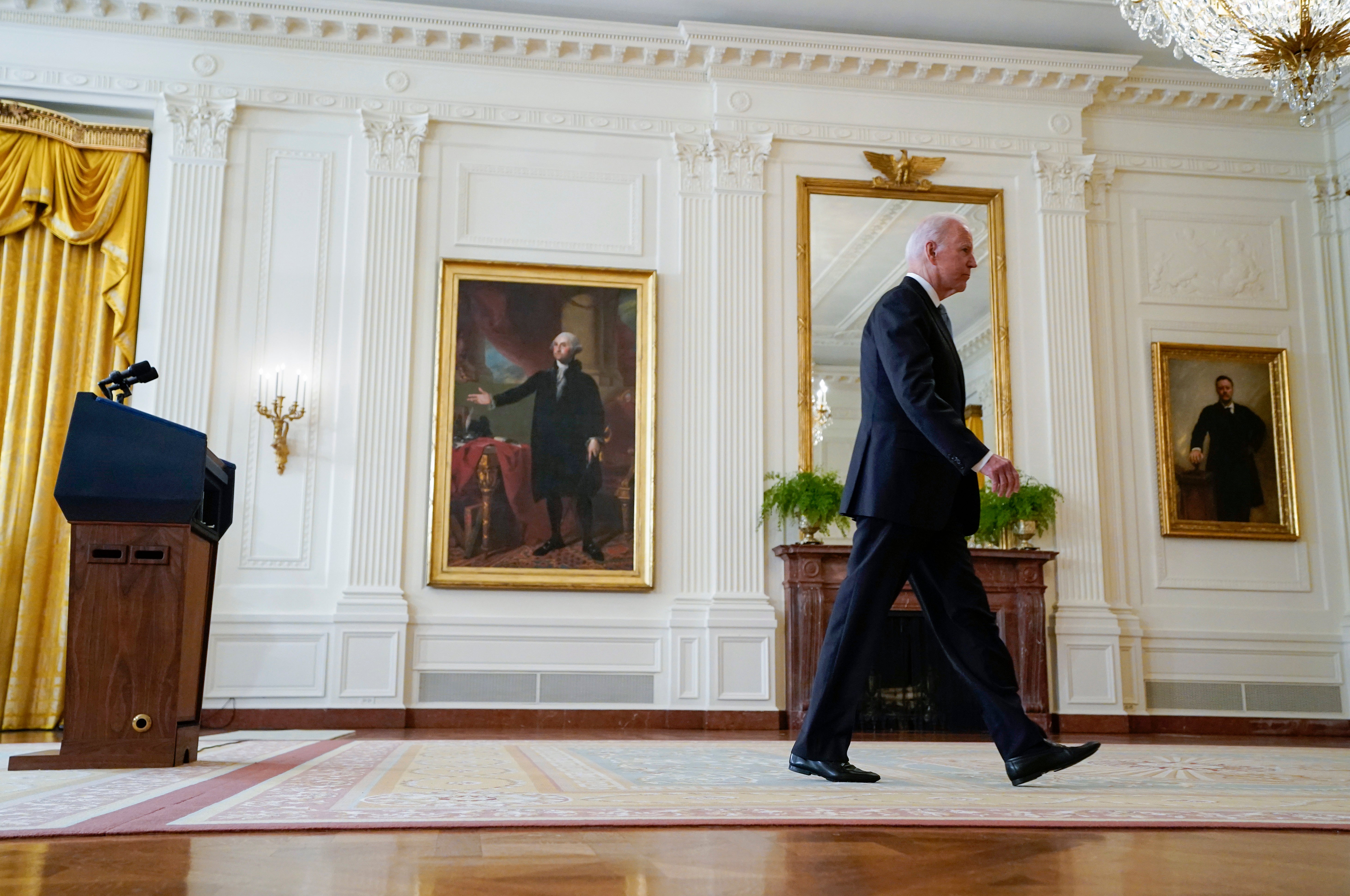 Biden ignoró advertencia de generales de mantener soldados en Afganistán, revela Wall Street Journal 