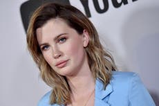Ireland Baldwin arremete contra la “cancerígena” Candace Owens por sus comentarios sobre tiroteo