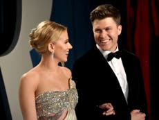 Scarlett Johansson y Colin Jost: cómo la pareja se enamoró después del segmento de Saturday Night Live
