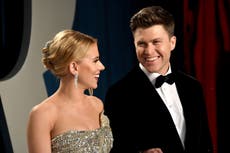 Scarlett Johansson y Colin Jost: cómo la pareja se enamoró después del segmento de Saturday Night Live