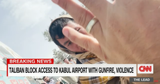 CNN publica imágenes de talibanes amenazando con una pistola a su corresponsal Clarissa Ward