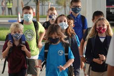 Florida: Aumentan casos de COVID-19 al iniciar año escolar