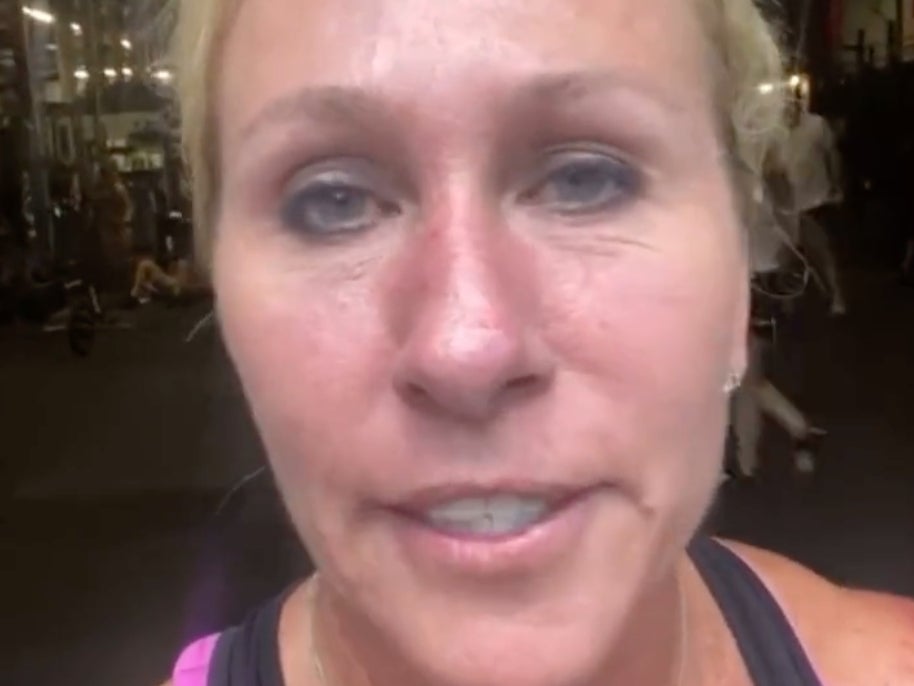 Marjorie Taylor Greene lanza un ataque grosero contra Biden en un extraño video de gimnasio