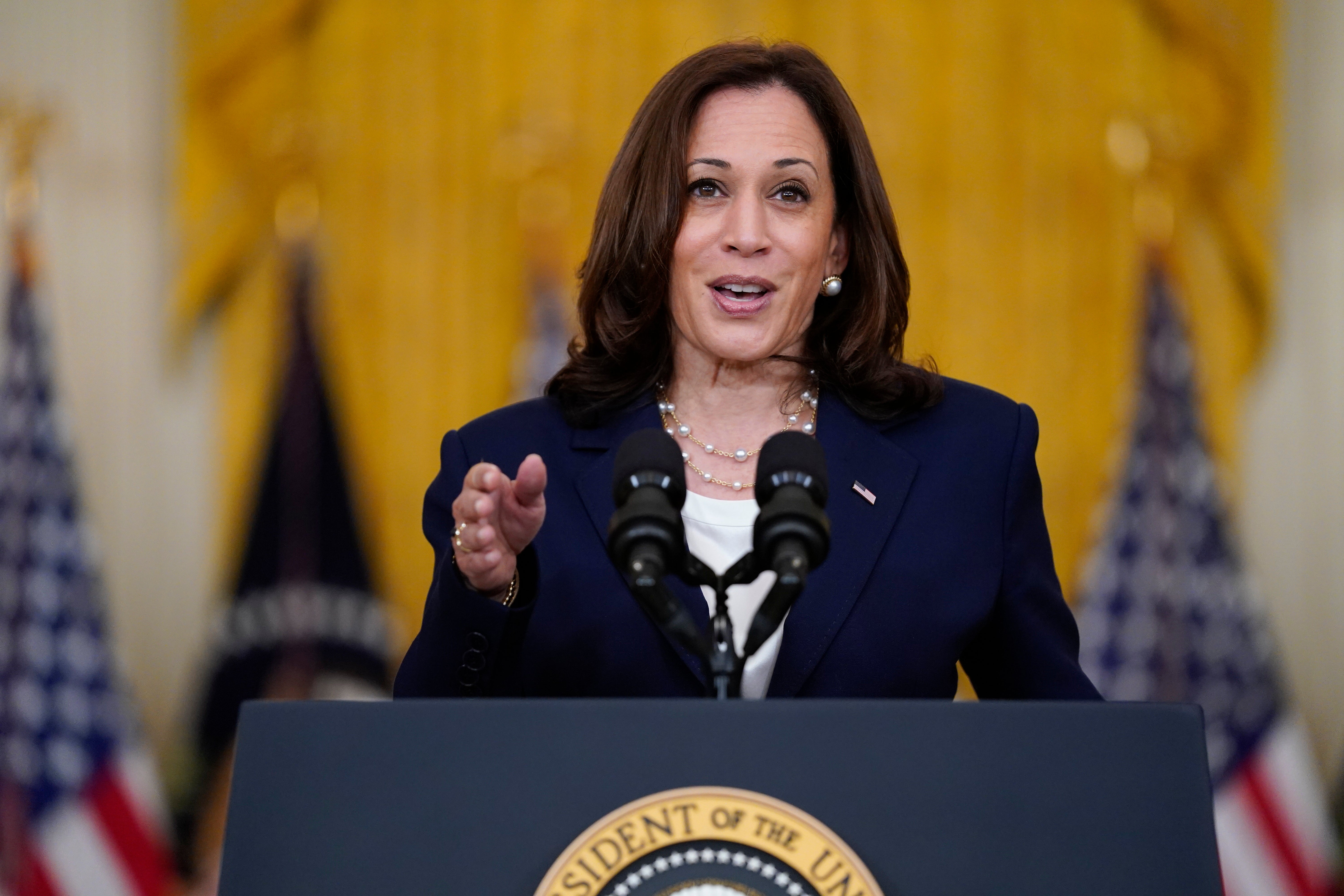 Kamala Harris arremete contra China durante su gira por Asia