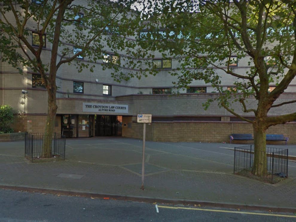 Trabajador social envió por accidente un vídeo indecente de un niño por WhatsApp