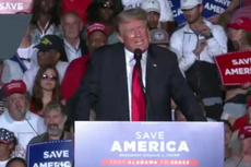 Donald Trump es abucheado en Alabama después de promover las vacunas contra el covid