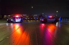 Houston: Niños de 6 y 8 años conducen auto a un lugar seguro tras violenta muerte de su padre al volante