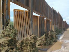 Inundaciones derriban puertas del muro fronterizo de Trump