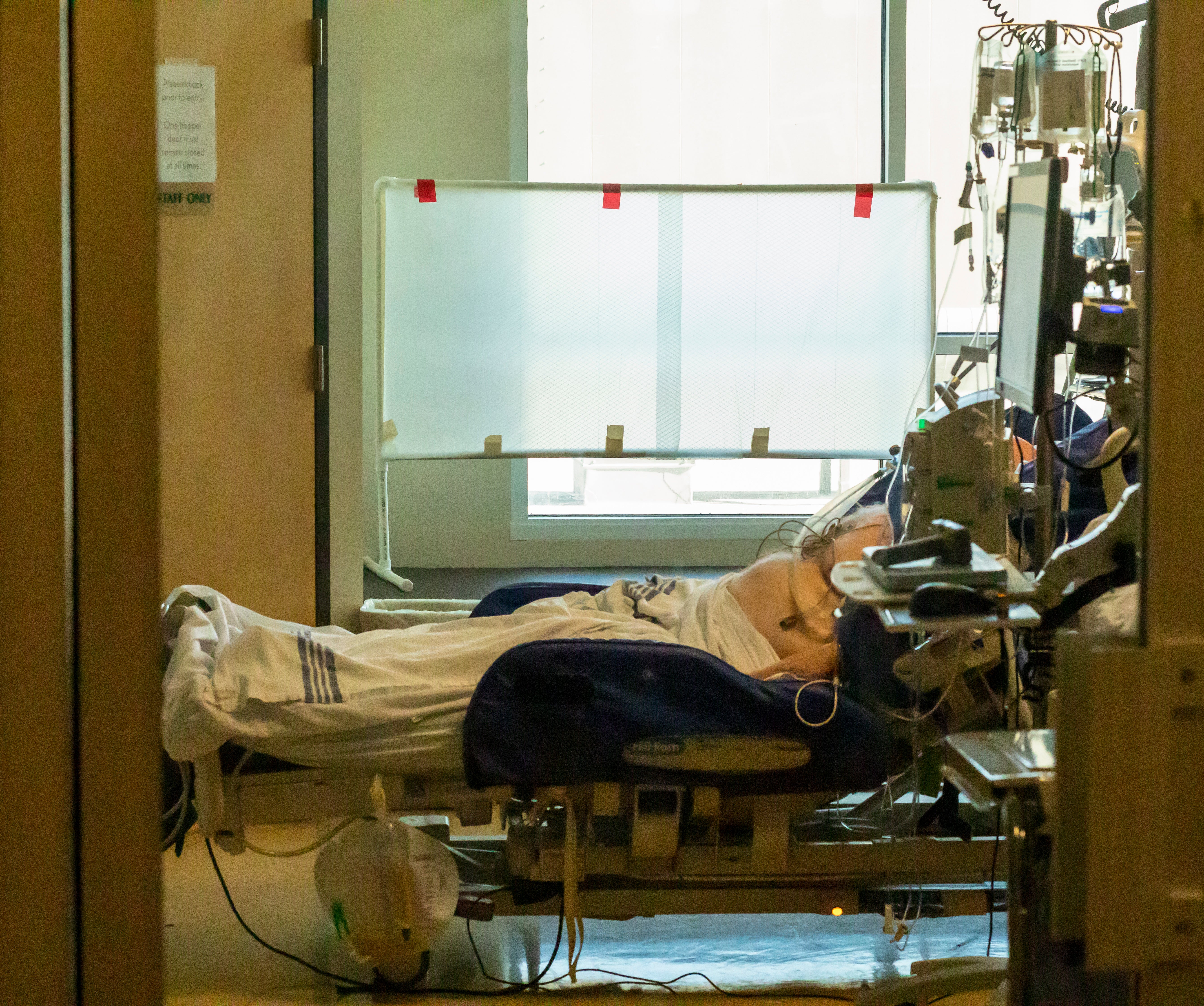 Médicos de Oregón suplican a sus colegas no vacunados contra el COVID: ‘No podemos continuar’