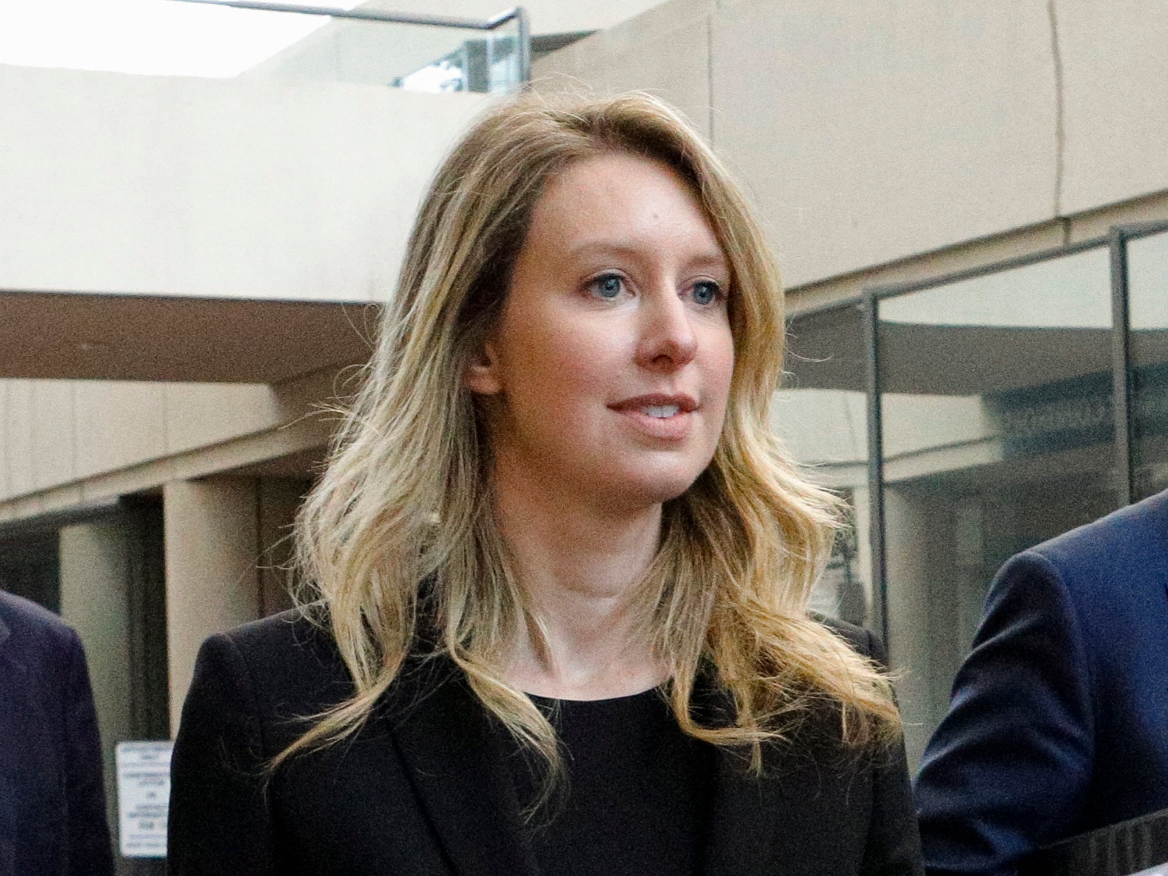 Ensayo de Elizabeth Holmes: todo lo que necesitas saber sobre el fundador de Theranos 