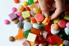 Eliminar los dulces de las cajas en supermercados alentará una alimentación saludable, dicen los científicos