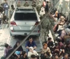 Afganistán: molestia al ver un automóvil que salió de Kabul en medio de una operación de evacuación