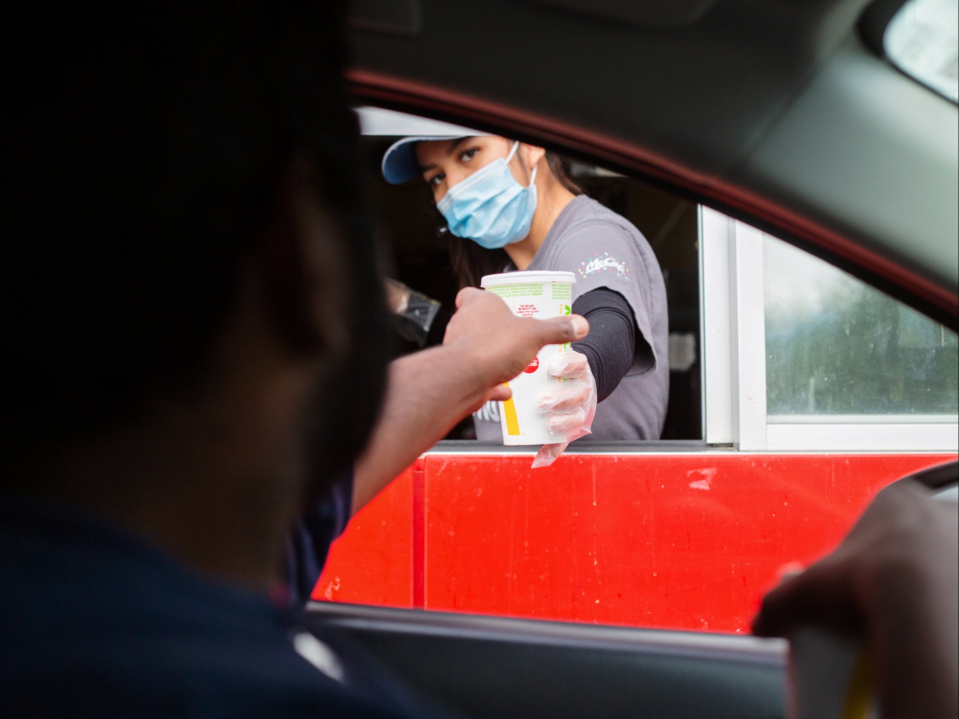 Proveedor de McDonald’s detiene entrega de mezclas de batidos; Subway reporta escasez de alimentos