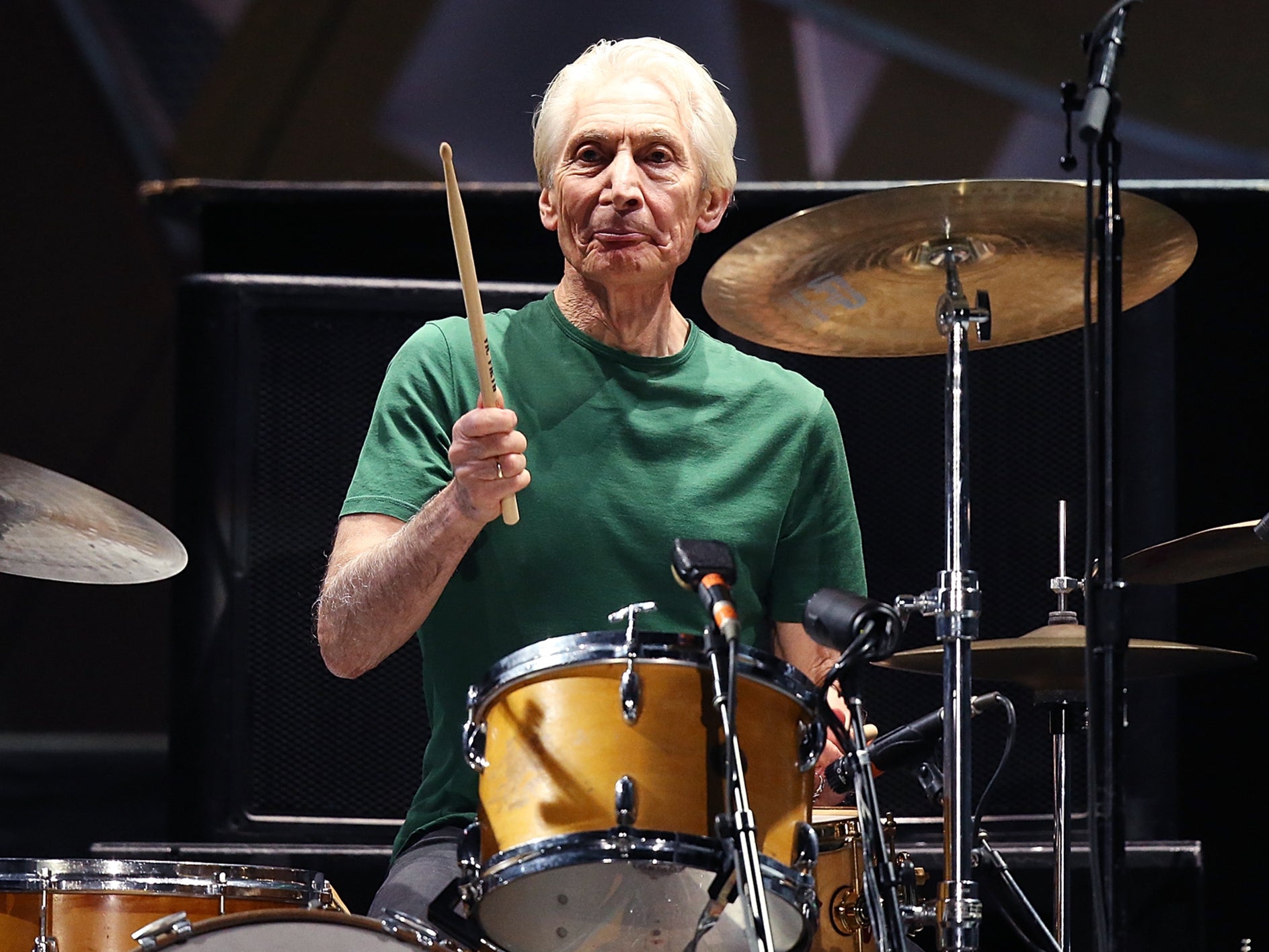 Muere Charlie Watts, legendario baterista de Rolling Stones, a los 80 años