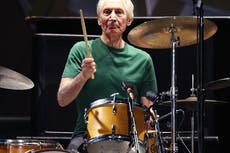 Muere Charlie Watts, legendario baterista de Rolling Stones, a los 80 años