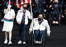 Juegos Paralímpicos 2020: ¿Quién es la veterana de guerra que llevó la bandera de Estados Unidos?