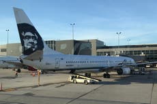 Un teléfono celular se incendia en un vuelo de Alaska Airlines provocando evacuación de emergencia