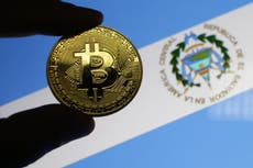 Detienen sin orden de aprehensión a opositor al Bitcoin en El Salvador