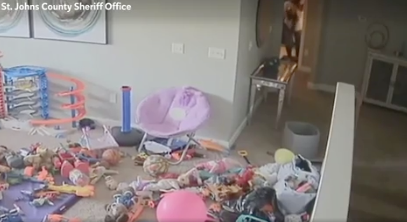 Aiden Fucci: Video muestra a madre del supuesto asesino de 14 años limpiando sangre de sus jeans