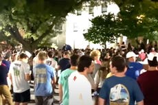 Casa de fraternidad cerrada por protestas en medio de acusaciones de agresión sexual