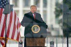 Policías del capitolio demandan a Trump por insurrección