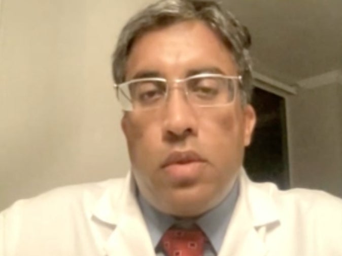 Médico de Florida rechazó a paciente con cáncer mientras hospitales luchan con pico de COVID