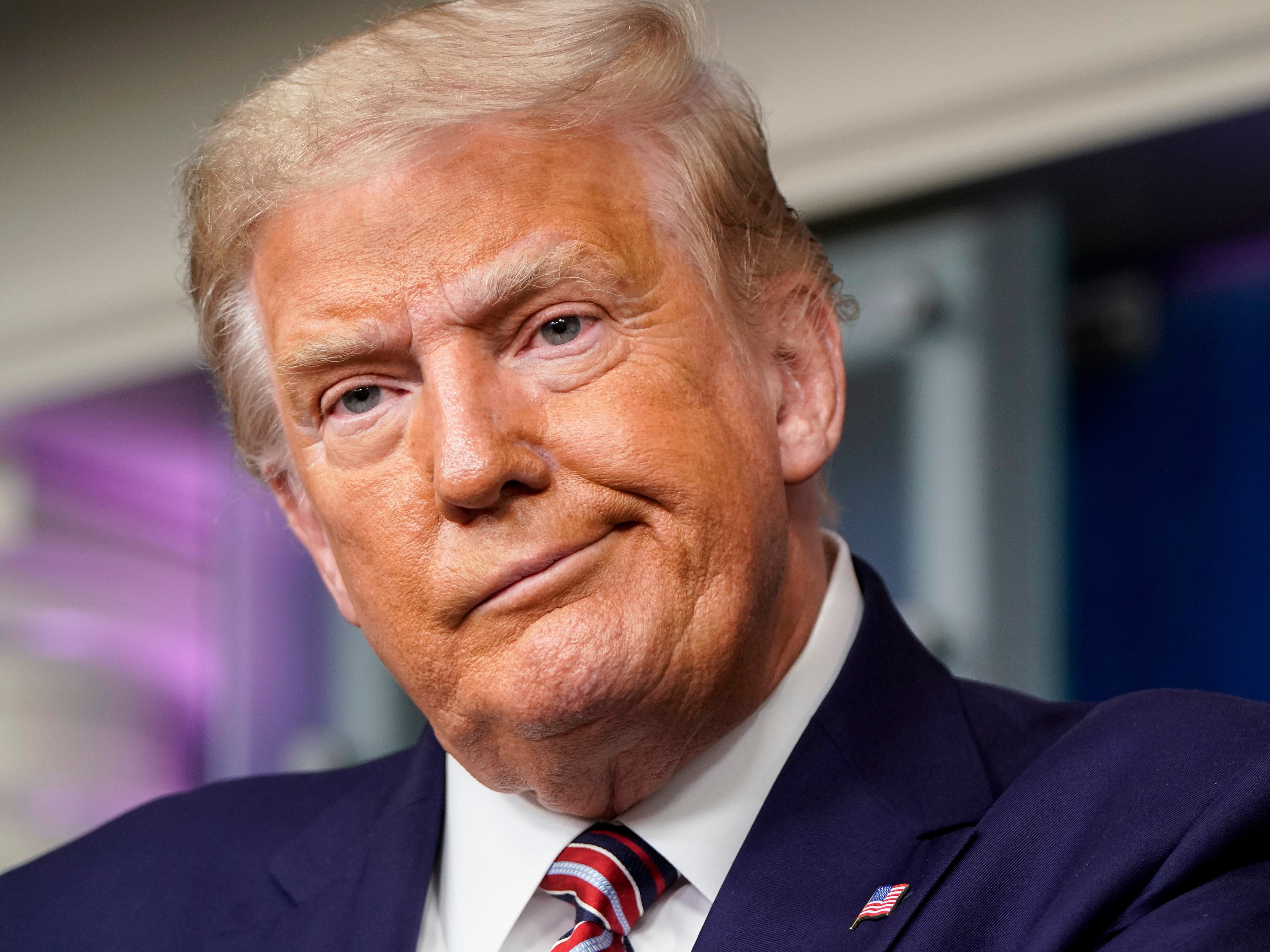 Trump elude apoyo a ley de aborto de Texas, califica el fallo de complejo y probablemente temporal