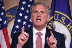 Kevin McCarthy niega que Liz Cheney haya sido “disciplinada” por desafiar a Trump