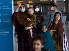 Convierten en ley proyecto para proporcionar ayuda a civiles estadounidenses que regresan de Afganistán