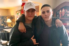 Un futuro papá, entre soldados de EEUU muertos en Afganistán