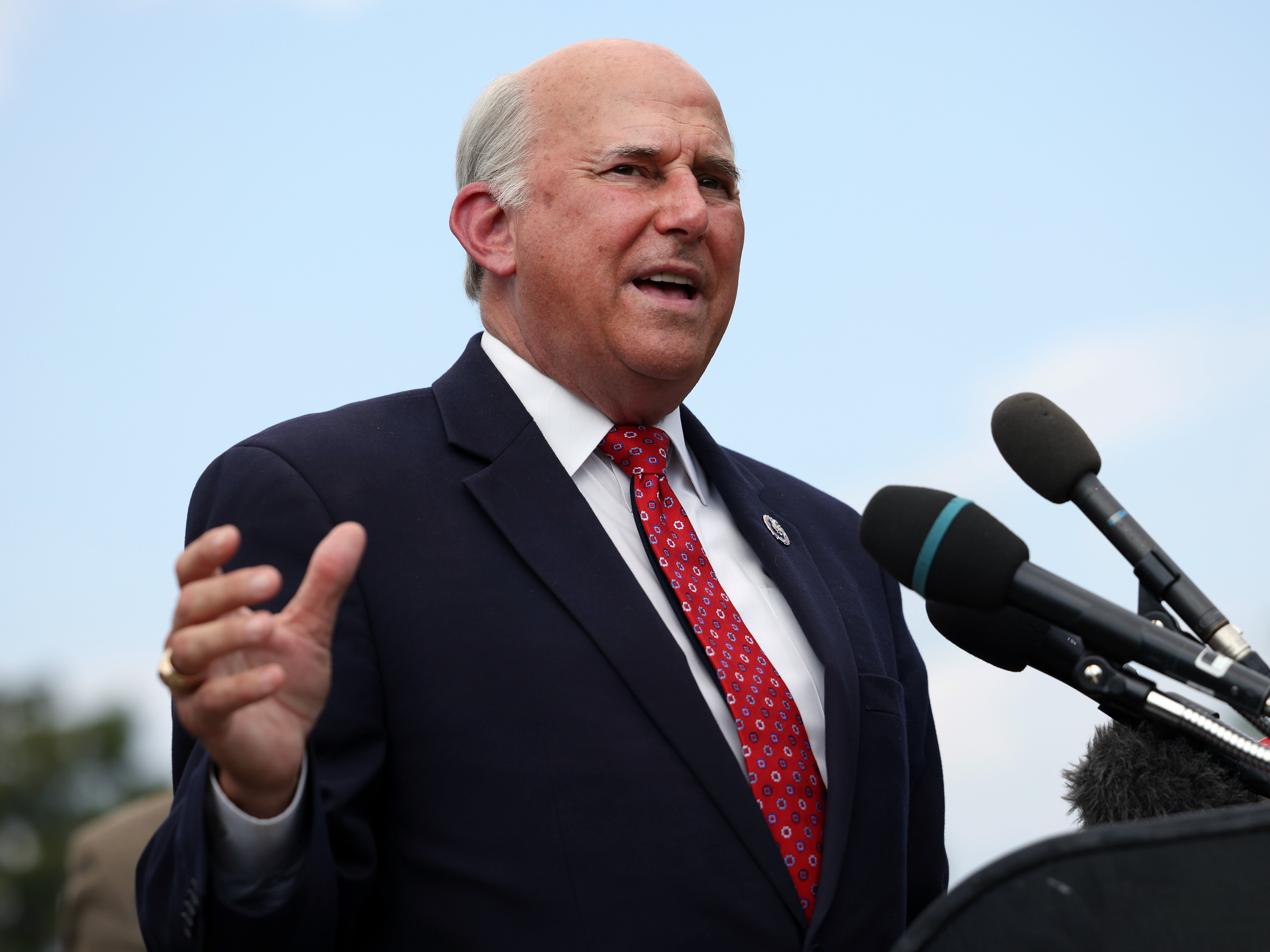 ¿Por qué las personas antivacunas promocionan un desparasitante para caballos como cura para COVID?