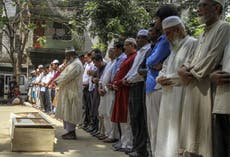 Tribunal de Bangladesh condena a muerte a seis islamistas por matar a defensor de derechos de homosexuales