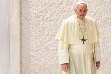 Papa critica la guerra en Afganistán, cita a Putin por error