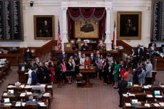 Entra en vigor en Texas prohibición de mayoría de abortos