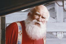 Zooey Deschanel se despide de Ed Asner: “Descansa en paz, mi Papá Noel favorito”