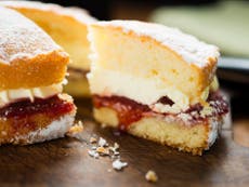 Duquesa de Cornualles comparte su receta personalizada para una Victoria Sponge, con un toque diferente