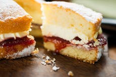 Duquesa de Cornualles comparte su receta personalizada para una Victoria Sponge, con un toque diferente