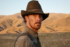 Jesse Plemons dice que Benedict Cumberbatch lo molestó al llamarlo “grandote”