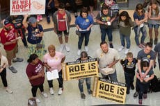 Texas: Jueza protege clínicas de demanda de grupo antiaborto