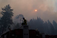 Tres nuevos incendios forestales estallan en California a medida que equipos ganan ventaja al fuego de Caldor