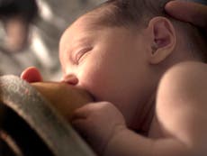 Leche materna de madres vacunadas contra COVID contiene anticuerpos, según un estudio