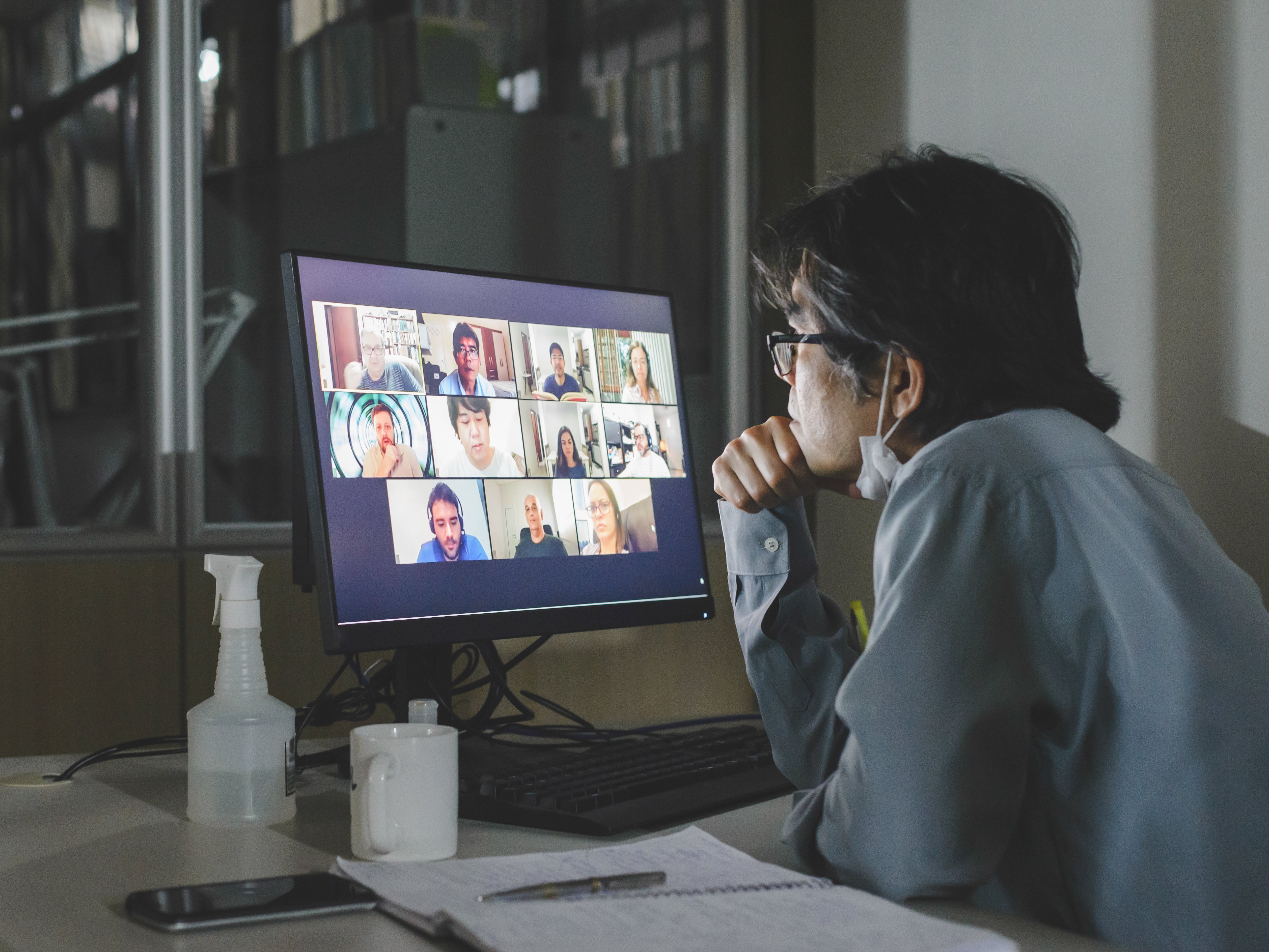 Fatiga del Zoom: apagar las cámaras aumenta la productividad y reduce el cansancio, según estudio