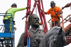 Virginia: Retiran estatua de general de la Confederación