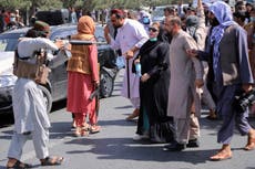 Mujeres afganas prometen seguir manifestándose contra los talibanes