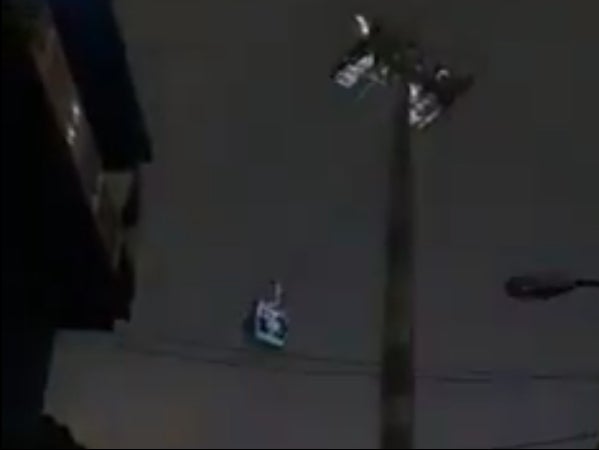 Teleférico se balancea salvajemente en Ciudad de México tras un fuerte sismo