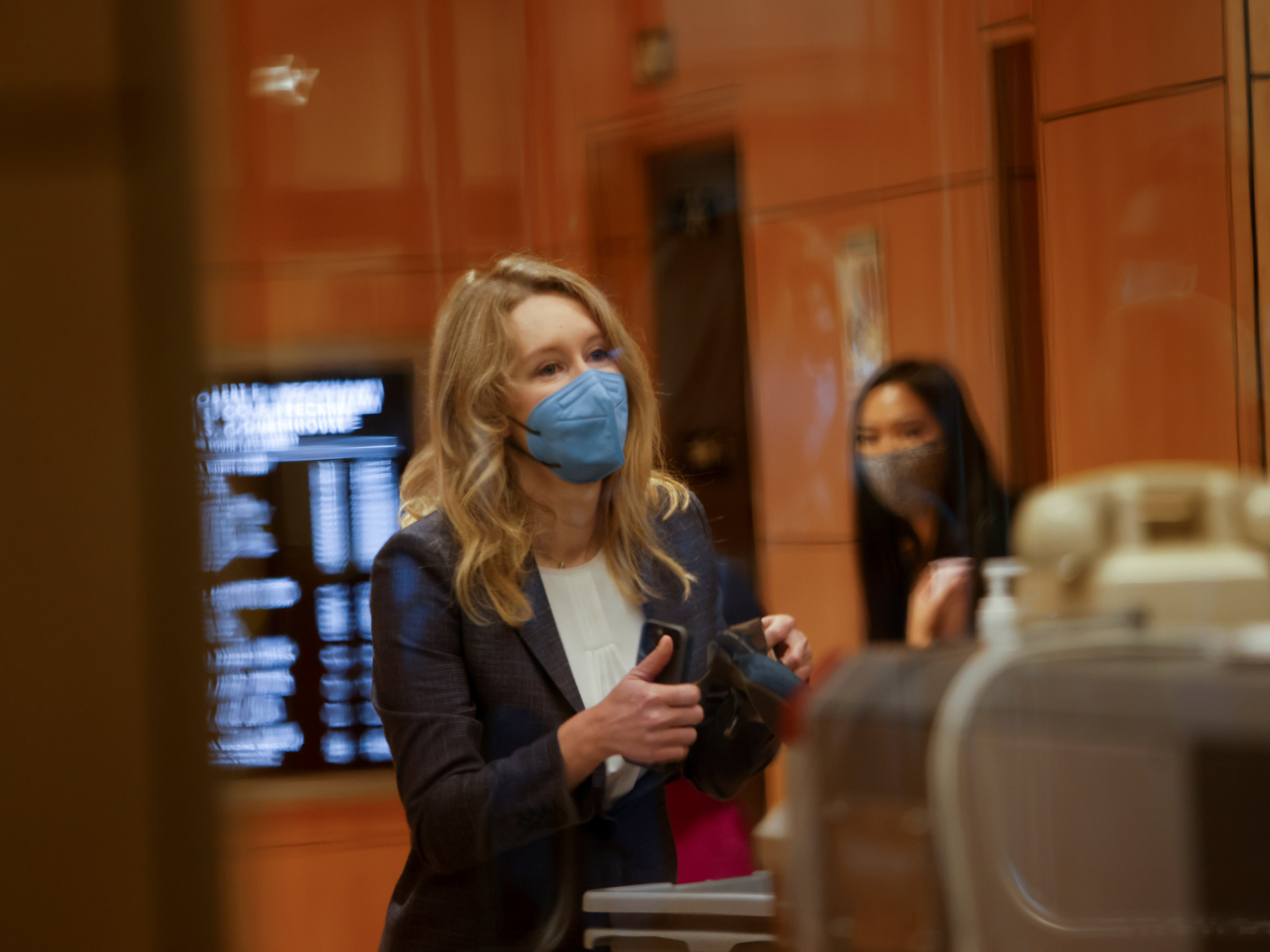 Juicio de Elizabeth Holmes - en vivo: la ex directora ejecutiva de Theranos “decidió mentir” porque estaba “sin tiempo y sin dinero”